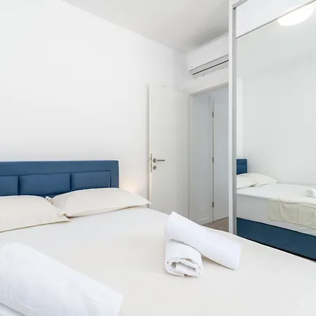 Roos Trogir