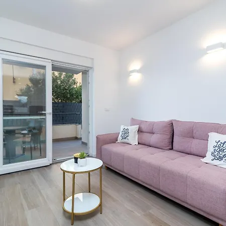 Roos Apartment